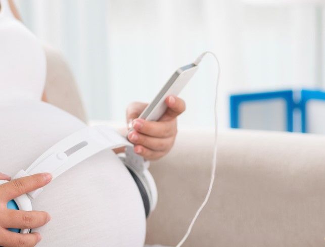 Cách chọn nhạc cho bé trong bụng mẹ