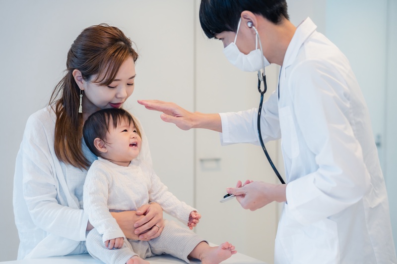 Nên cho bé tiêm đủ các mũi vắc xin theo lịch tiêm chủng quốc gia